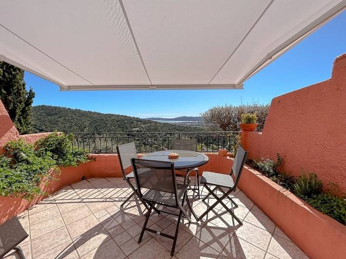 Ferienhaus für 4 Personen, mit Terrasse und Pool in Grimaud