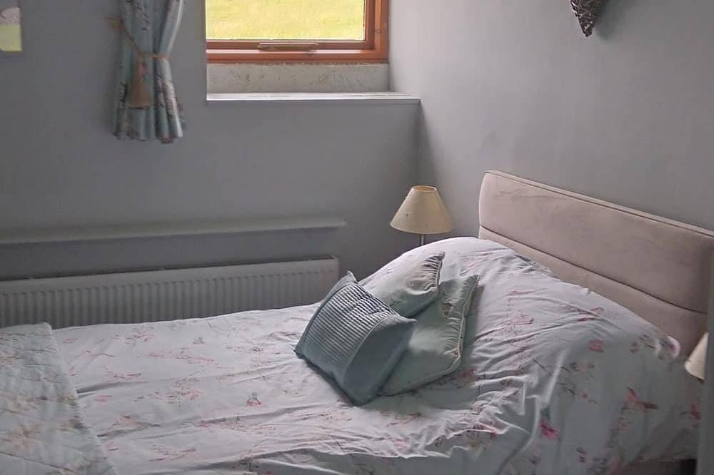 Cosy Barn in The Peak District National Park - ideal for walkers. Dog friendly . in Staffordshire