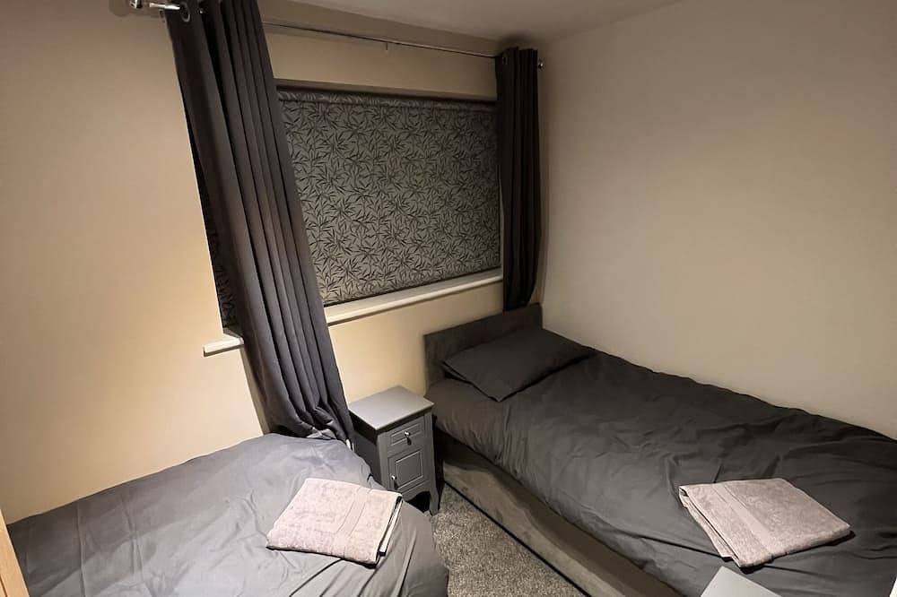 Peaceful 2 bed semi-detached house in Warrington, Cheshire