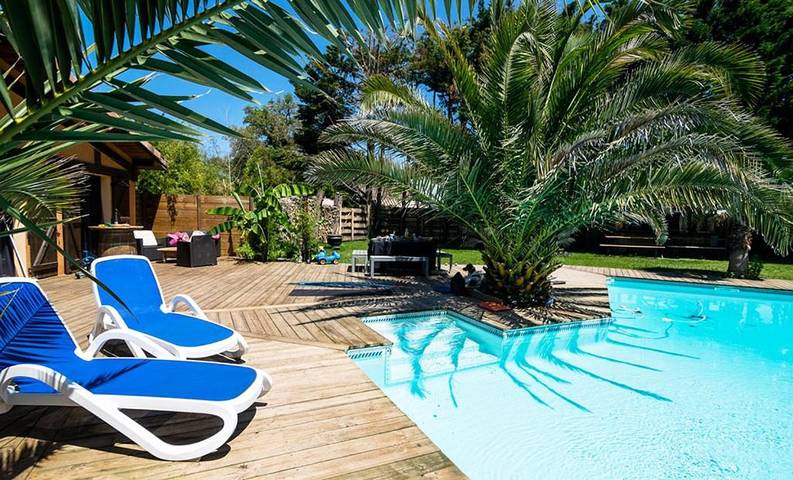 Chambre d’hôte pour 14 personnes, avec jardin et piscine, animaux acceptés