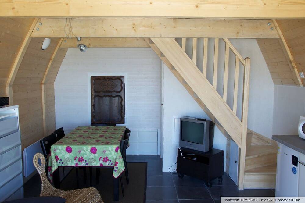 Feet in the water, wooden house with terrace, breathtaking sea view. in Locquirec, Ceinture Dorée