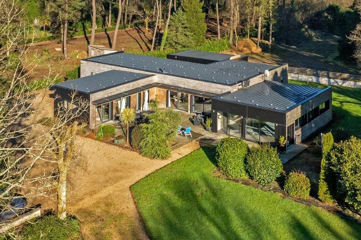 Location de vacances pour 15 personnes, avec sauna et vue ainsi que jardin et piscine, animaux acceptés à Sizun - 2