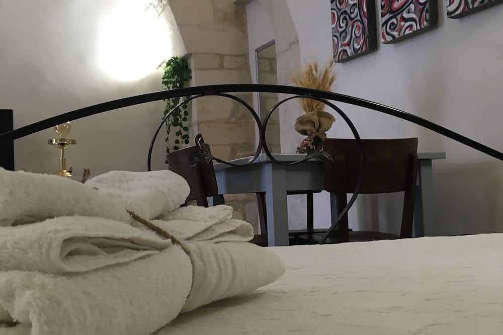 Independent apartment, ground floor, open space climate, bathroom, kitchenette in Martina Franca, Taranto Province