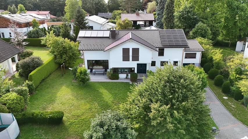 Villa für 12 Personen, mit Balkon und Terrasse sowie Garten und Pool