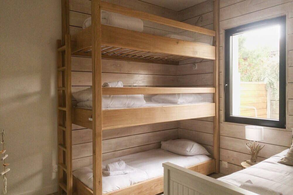 Cabane De Brice in Ares with pool in Arès, Arcachon region