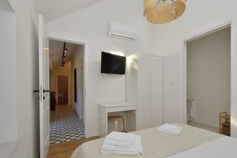 Traditional stone house - 10 mins from the beach with private pool in Makarska Riviera