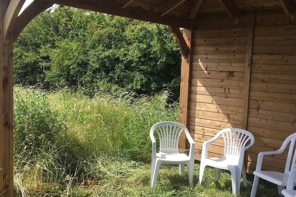 Large garden, dogs welcome,10 Minutes to Beach, Ev charger, solar power, wifi. in Mumby, Lincolnshire