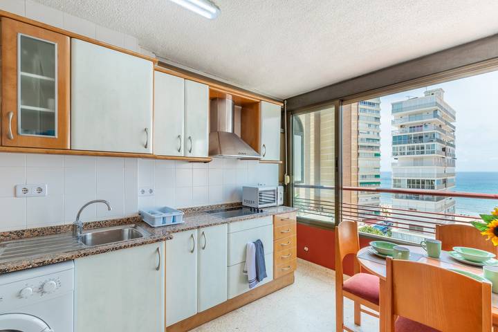Apartamento entero, Apartamento 'Coblanca 7' con terraza privada, Wi-Fi y aire acondicionado in Playa de Levante, Costa Blanca