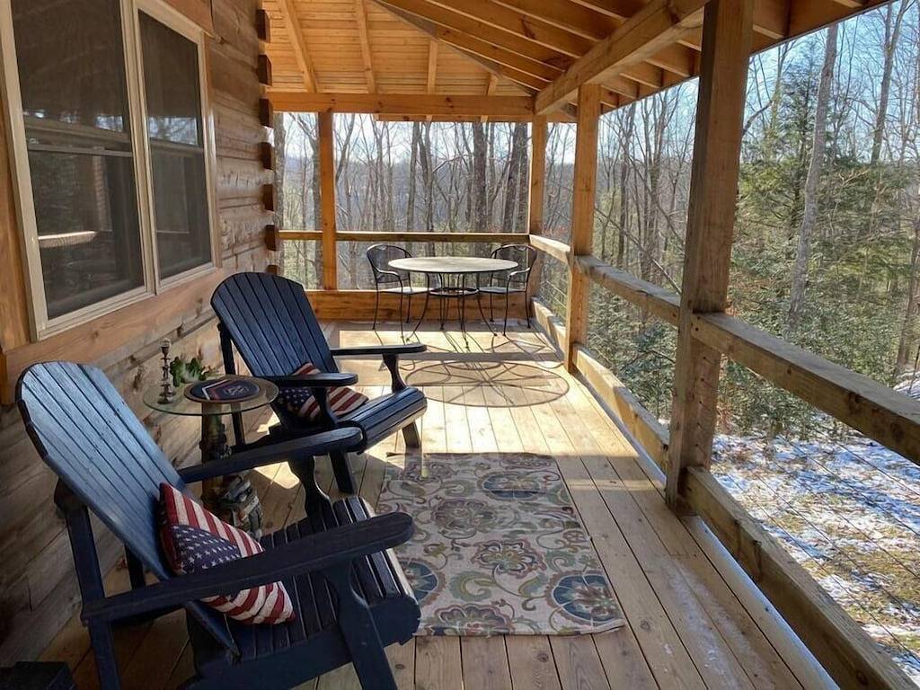 Rocky Top Retreat-Decorated for Christmas Near Nps in West Virginia