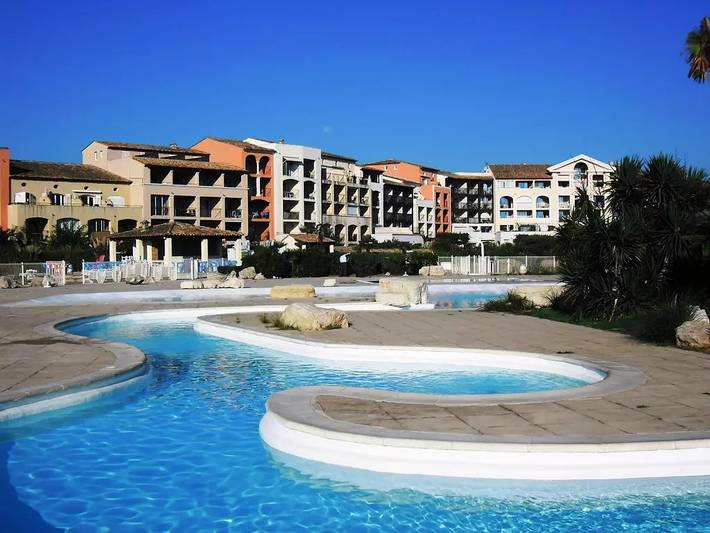 Gîte pour 3 personnes, avec Terrasse ainsi que Piscine et Vue dans Port Cogolin