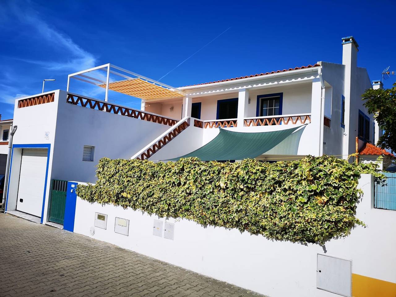 Casa de férias "Casa Lagoa Mar" junto à praia e lagoa, com terraço privado e Wi-Fi in Costa Alentejana