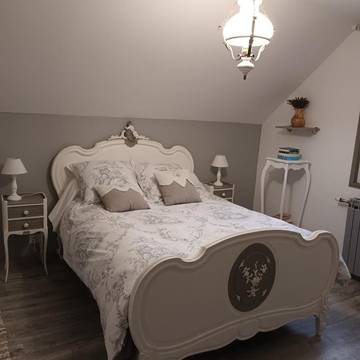 Cottage pour 3 personnes, avec jardin et vue ainsi que bassin pour enfant et terrasse, animaux acceptés à Narcy