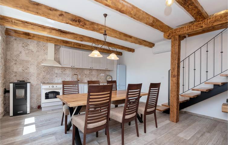 Geräumige 2-Zimmer-Wohnung mit Pool und WLAN in der Nähe der wichtigsten Sehenswürdigkeiten in Imotski, Makarska Riviera