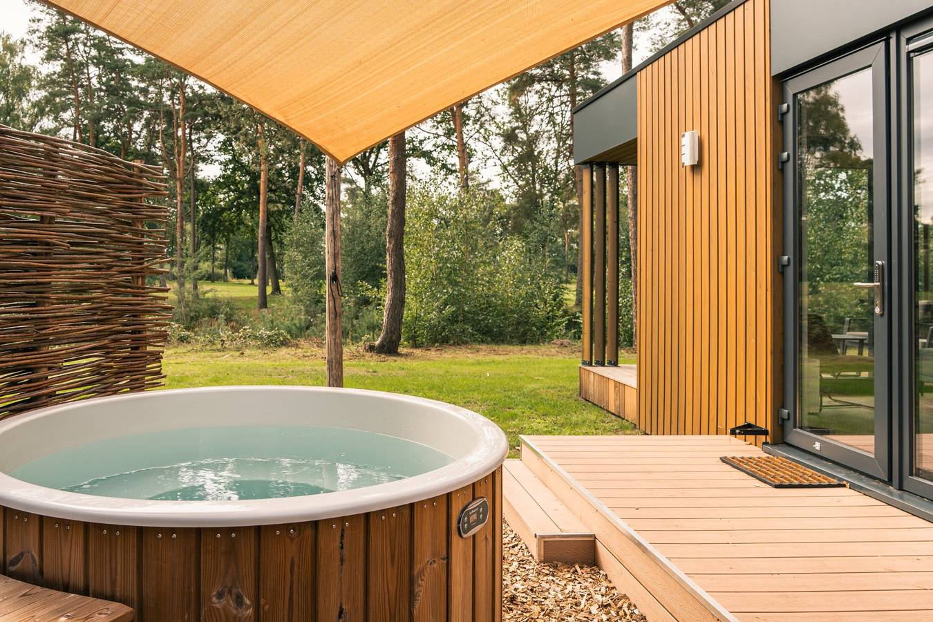 Hofparken De Bergvennen — Wasser-Lodge mit Hot Tub | 2 Pers. in Twente
