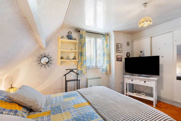Chambre d’hôtes 'Chambre Bleuet' avec terrasse partagée, jardin partagé et Wi-Fi in Reux, Région de Lisieux