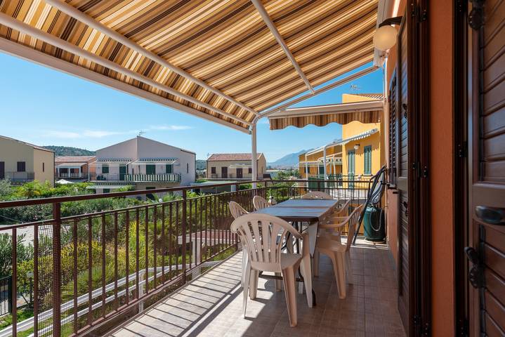Appartamento per 6 persone, con Balcone e Giardino nonché Piscina per bambini a Campofelice di Roccella