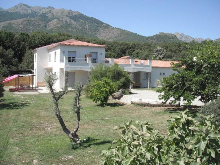 Chambre d’hôte pour 3 personnes, avec Balcon et Terrasse ainsi que Jacuzzi et Jardin