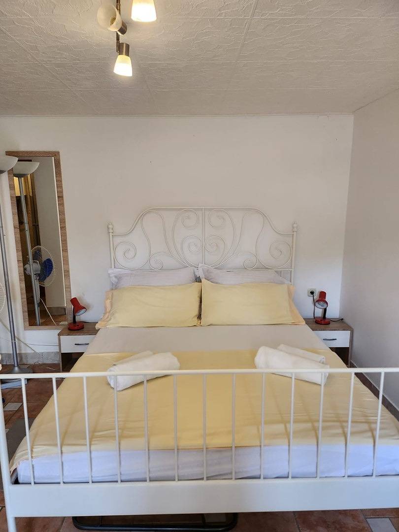 Ganze Wohnung, Ferienwohnung Pape Studio Nr. 2 *** mit Terrasse in Milcetici, Krk