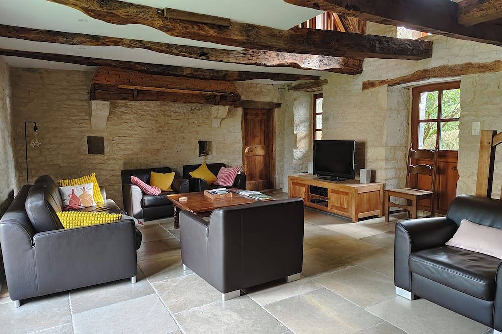 Gite Valades con piscina y vistas in Saint-Antonin-Noble-Val, Macizo Central