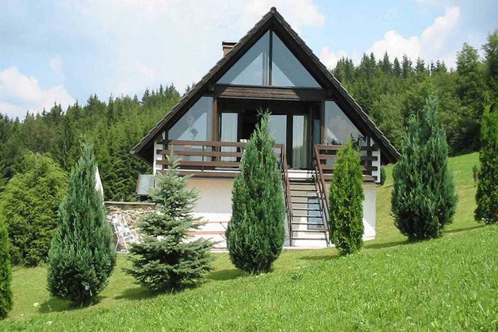 Ferienhaus für 9 Personen, mit Balkon und Garten
