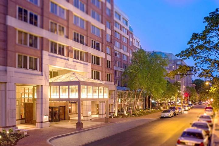 Apartamento para 2 personas, con piscina además de jacuzzi y jardín, Se admiten mascotas en Washington D.C.