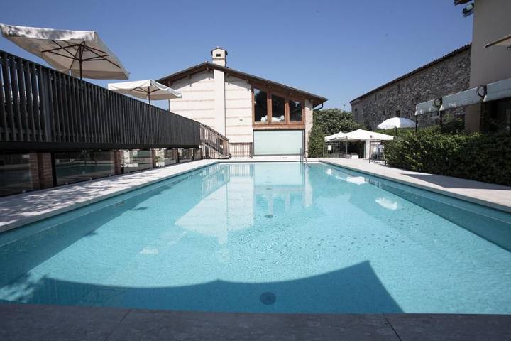 Hotel per 4 persone, con giardino e piscina, con animali domestici - 1