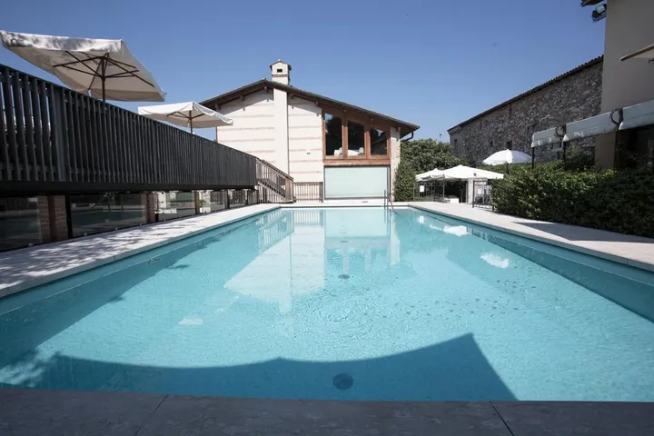 Hotel per 4 persone, con giardino e piscina, con animali domestici - 1