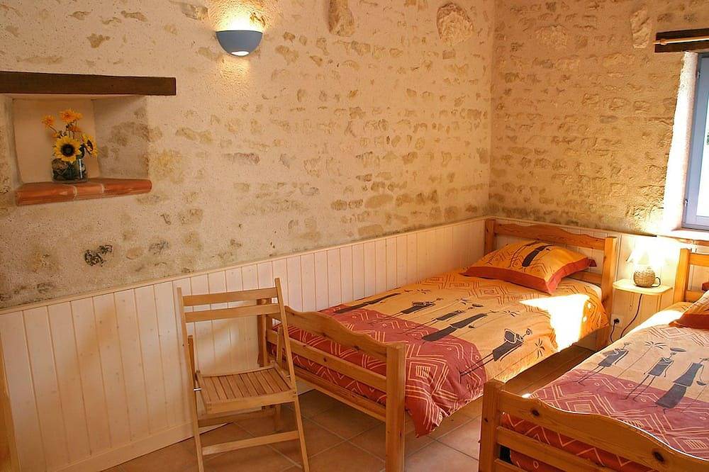 Grand gîte jusqu'à 7 personnes, avec piscine in Corpe, Région de La Roche-sur-Yon