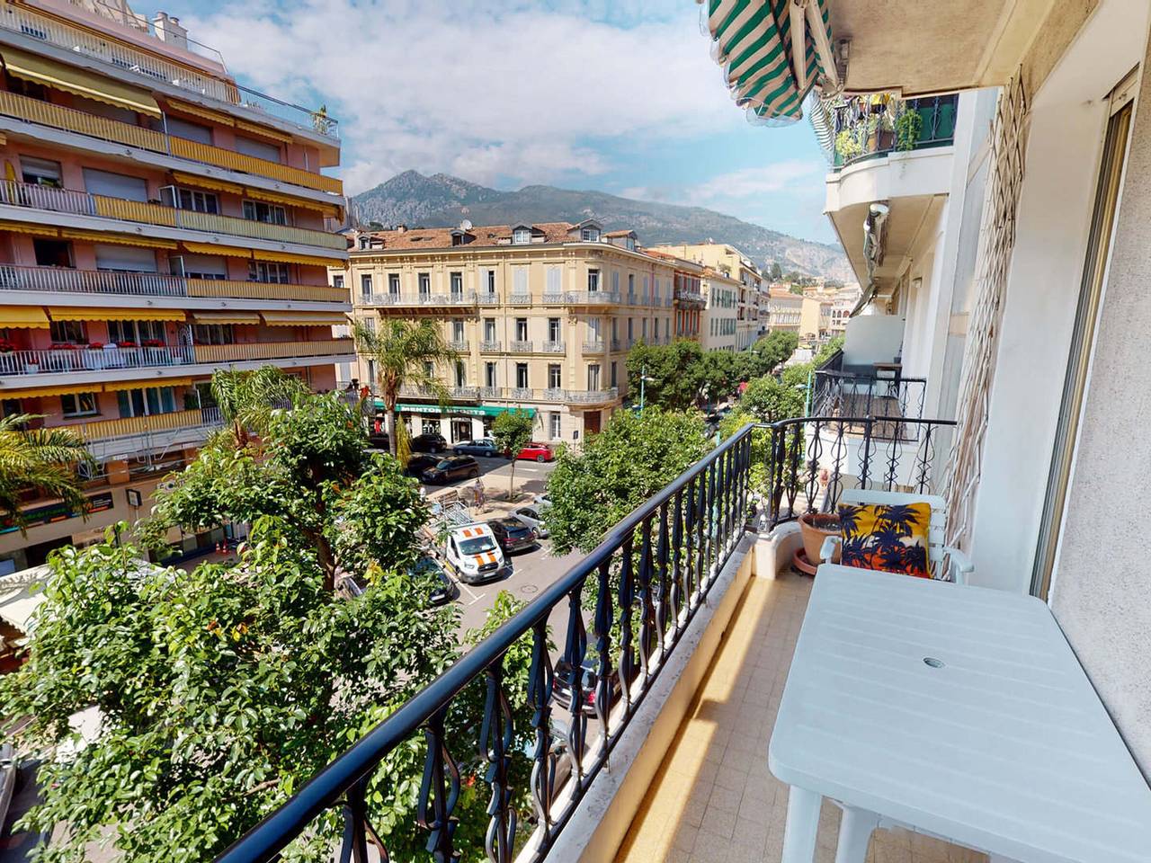Appartement entier, Agréable 2P moderne en centre-ville proche mer avec balcon in Menton, Région de Nice