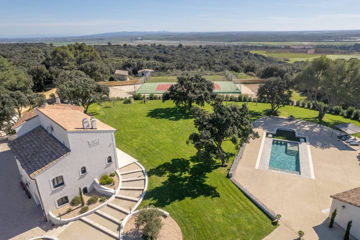 Maison de vacances pour 8 personnes, avec Terrasse ainsi que Jardin et Piscine à Saint-Gilles