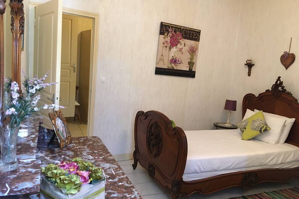 Marguerita House befindet sich im Zentrum von Bessan, 12 Minuten vom Strand entfernt. in Bessan, Côte d'Améthyste