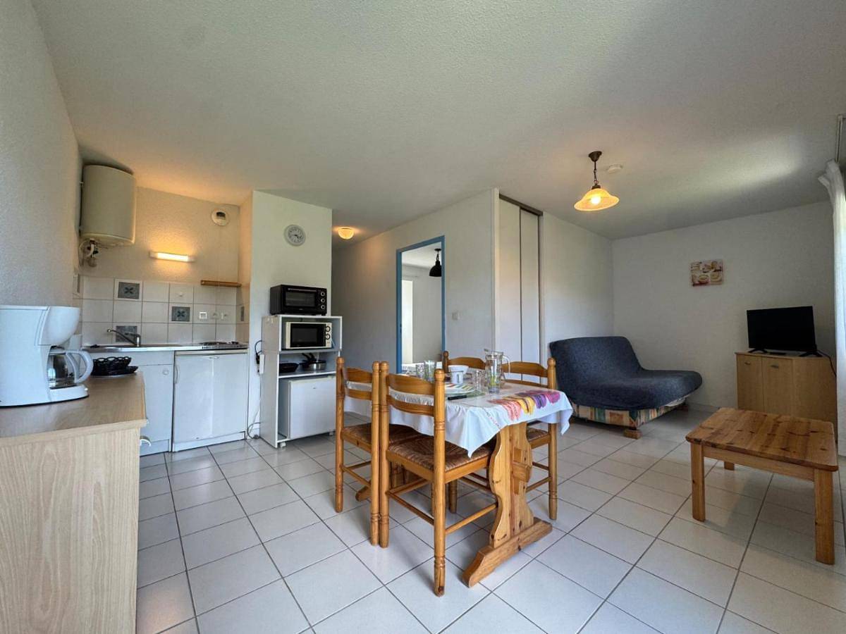 Appartement entier, One-Bedroom Apartment in Neyrac les Bains, Meyras
