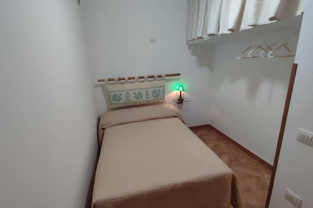 Stunning private villa for 4 guests with Tv and panoramic view in Solanas, Comune di Sinnai