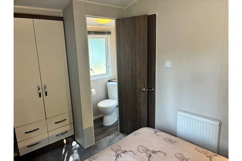 Cosy holiday home that sleeps up to 8 in billing aquadrome holiday park in Northampton, Northamptonshire