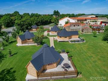 Location de vacances pour 4 personnes, avec piscine ainsi que jardin et jacuzzi à Le Boupère