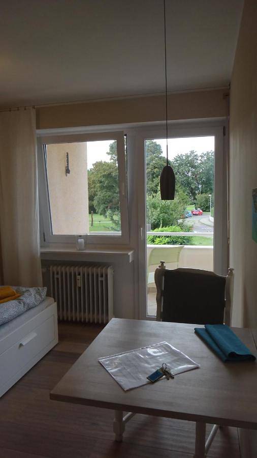 Ferienwohnung für 2 Personen, mit Balkon und Terrasse sowie Garten und Seeblick in Mettnau - 2