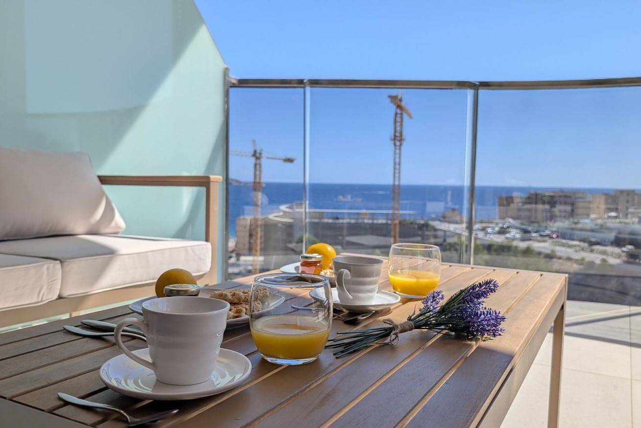 Entire apartment, Sunset Waves azure apartment in Benidorm, Costa Blanca