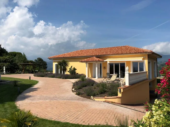 Villa für 4 Personen, mit Pool und Garten sowie Ausblick - 1