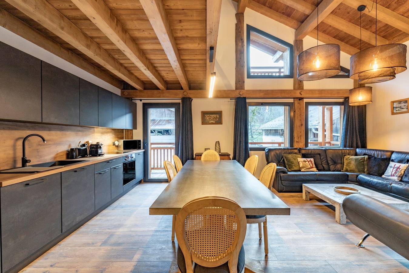 Ganze Wohnung, Renovierte Ferienwohnung für 6 Personen, 2 Min. zu den Pisten, Bergblick, private Terrasse in Station de Morillon, Grand Massif