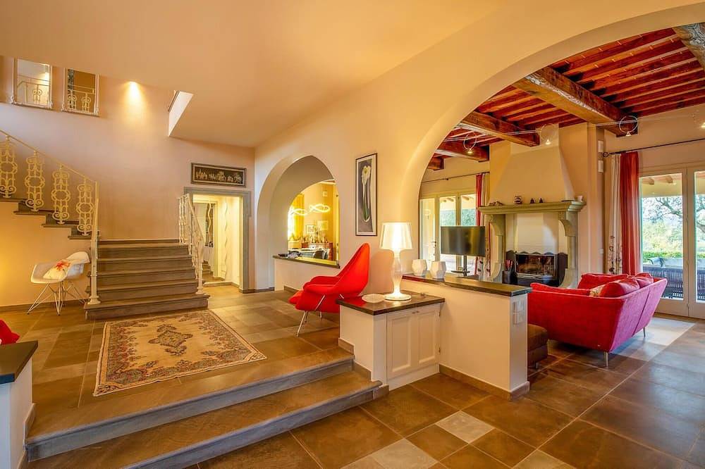 Schönes Haus mit 8 Schlafzimmern in. in Fucecchio, Florenz Provinz