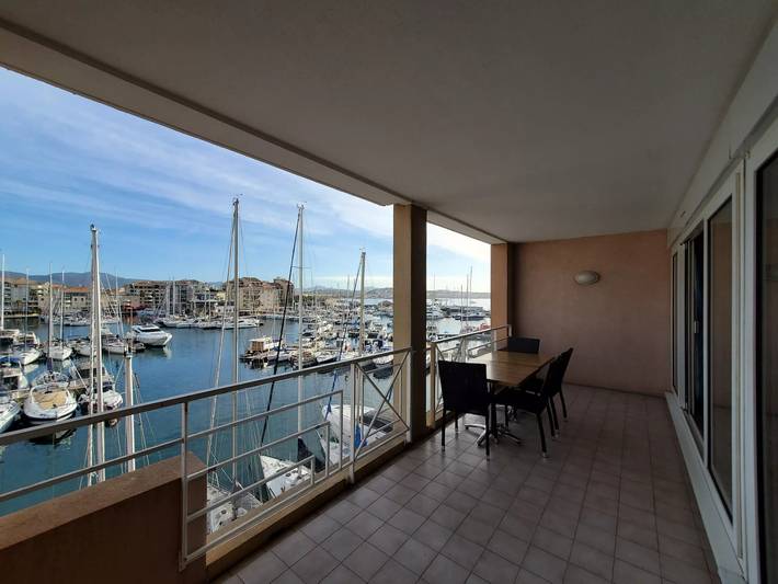 Gîte pour 4 personnes, avec piscine et balcon dans Plage du Port Fréjus