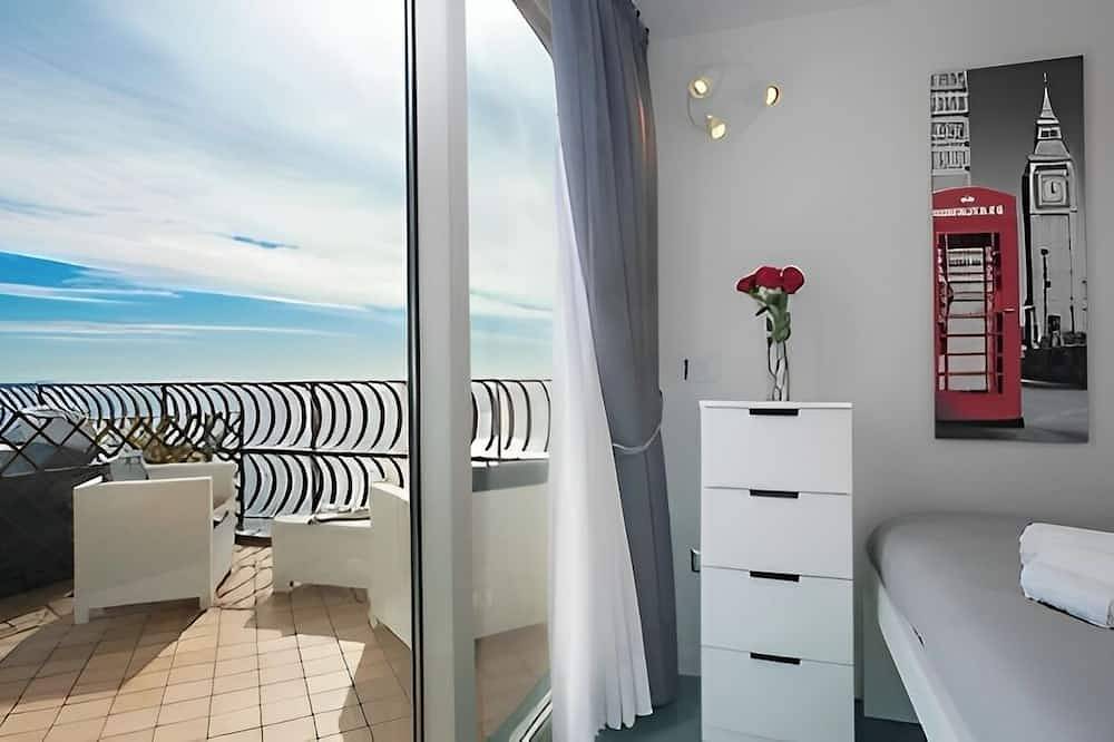 Ganze Wohnung, Amalfi:Superior Deluxe Apartment With Large Terrace Sea View-Bus Stop in Amalfi, Amalfiküste