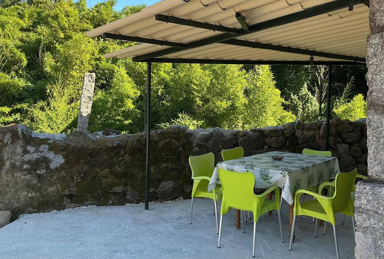 Maison de vacances « Pomba » avec vue montagne, terrasse privée et Wi-Fi in Vilanova de Arousa, Costa de Galicia