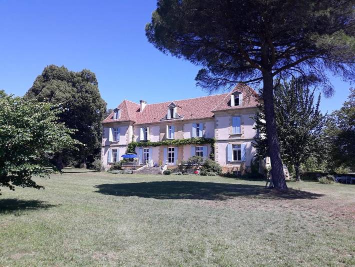 Chambre d’hôte pour 2 personnes, avec Terrasse ainsi que Jardin et Piscine à Faux (Dordogne)