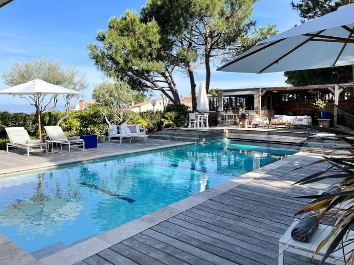 Maison d’hôte pour 2 personnes, avec piscine ainsi que jardin et vue, animaux acceptés à Albitreccia