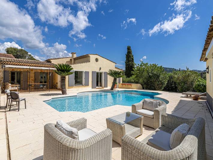 Villa für 12 Personen, mit Balkon/Terrasse und Pool