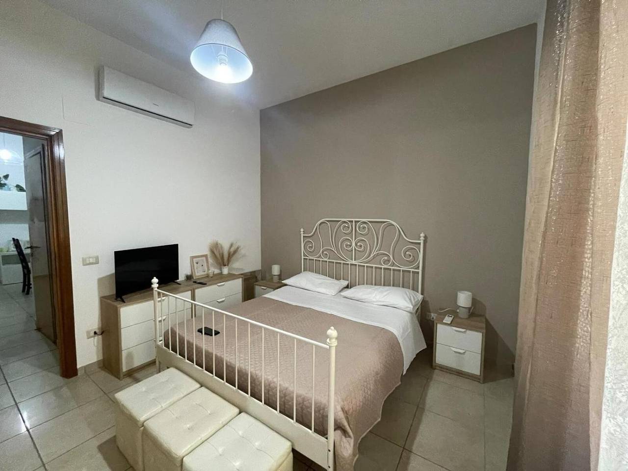 Appartamento intero, La Casa Di Kya - Universo Beach con vista mare, Wi-Fi e aria condizionata in Lido Scaramella beach, Salerno