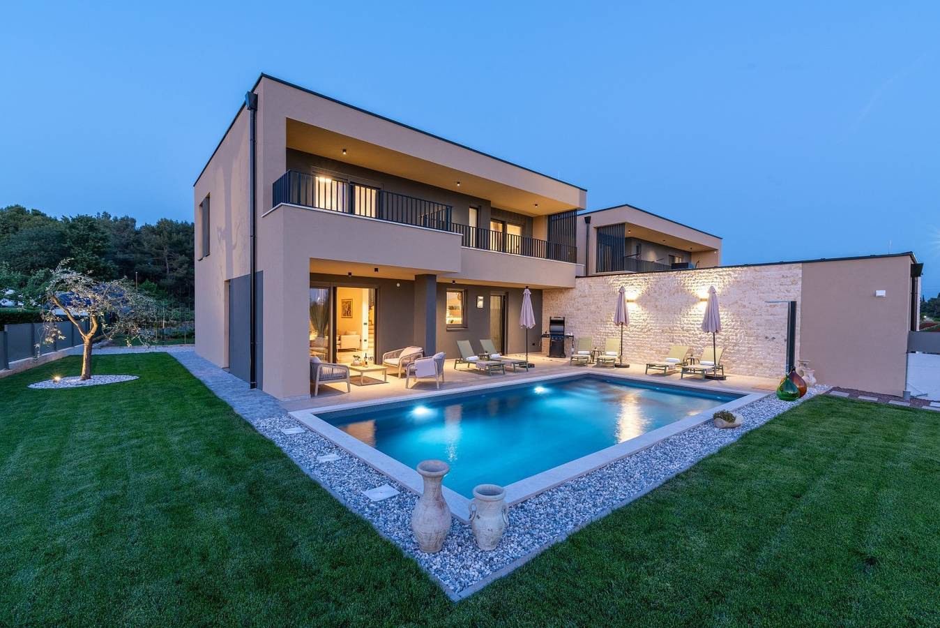 Villa Nona Sonja – Elegant Villa with 3 Bedrooms for 6 Guests, Private Pool and Close to the Sea in Novigrad, Regio Umag