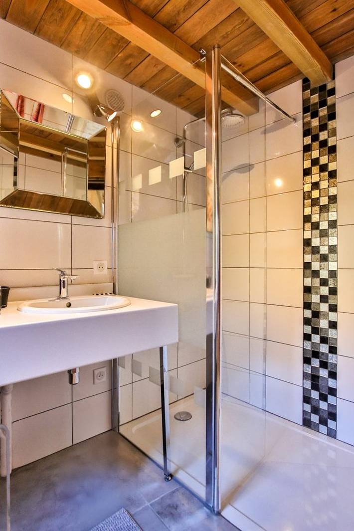 Chambre d’hôte pour 3 personnes, avec piscine ainsi que jardin et vue sur le lac dans la Loire - 4