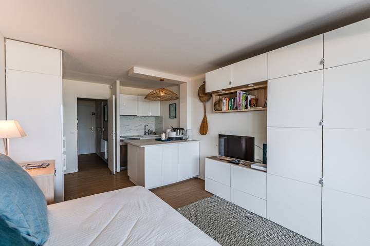 Entire studio, Studio Sea View Apartment – Direct Beach Access, Private Terrace, Wi-Fi in Arcachon, Arcachon region